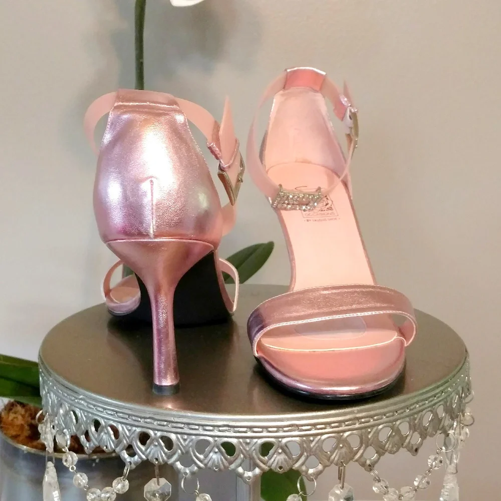 Special Occasions by Saugus Shoe Pink Sandal NWT